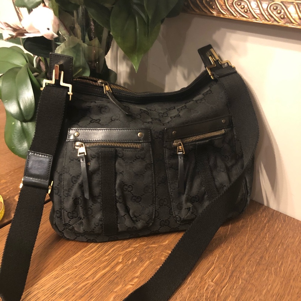 Gucci shoulder bag canvas